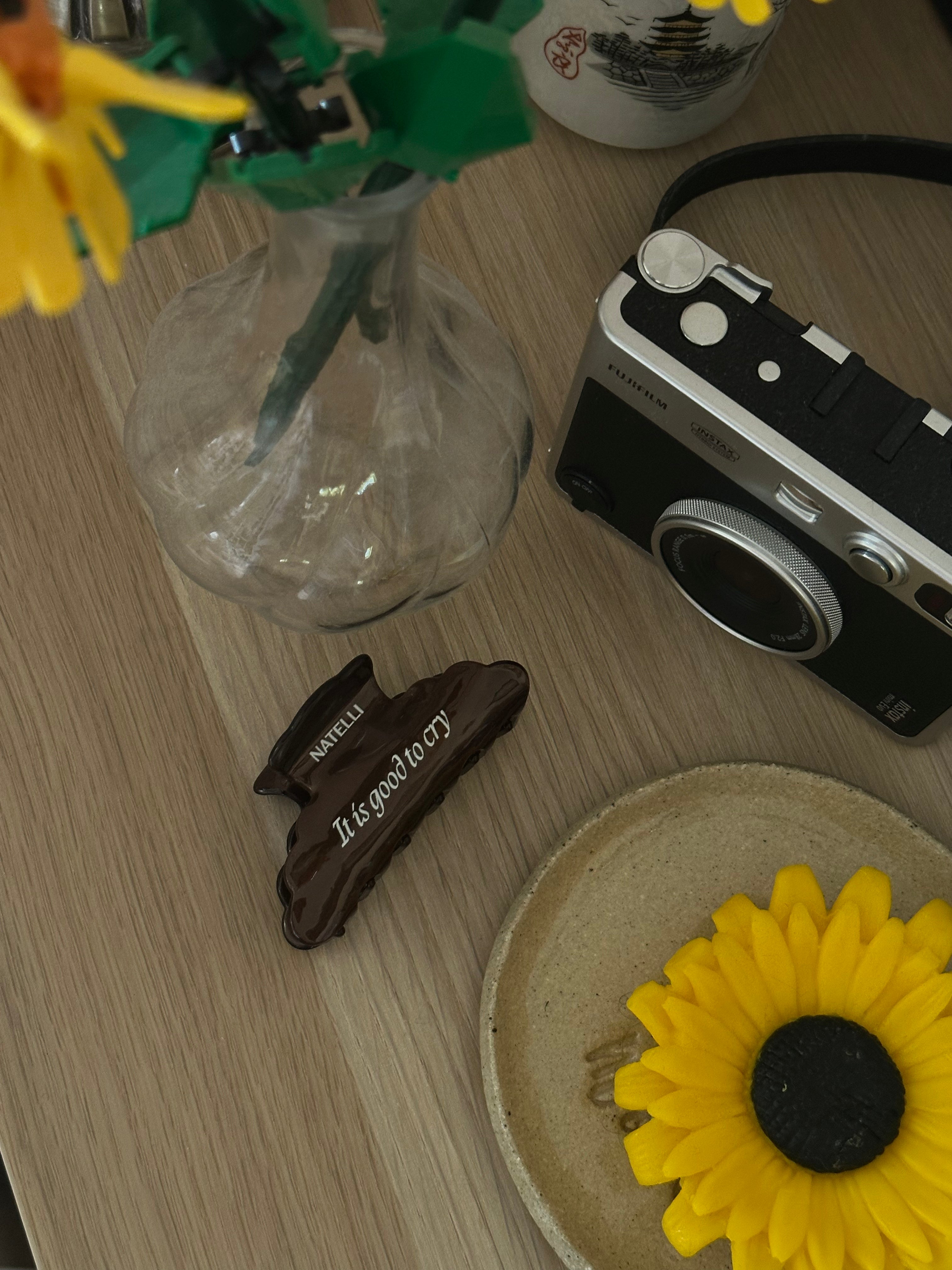 It is good to cry hair claw clip